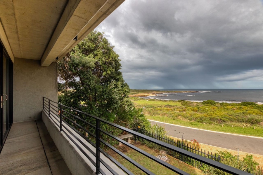 5 Bedroom Property for Sale in Sandbaai Western Cape